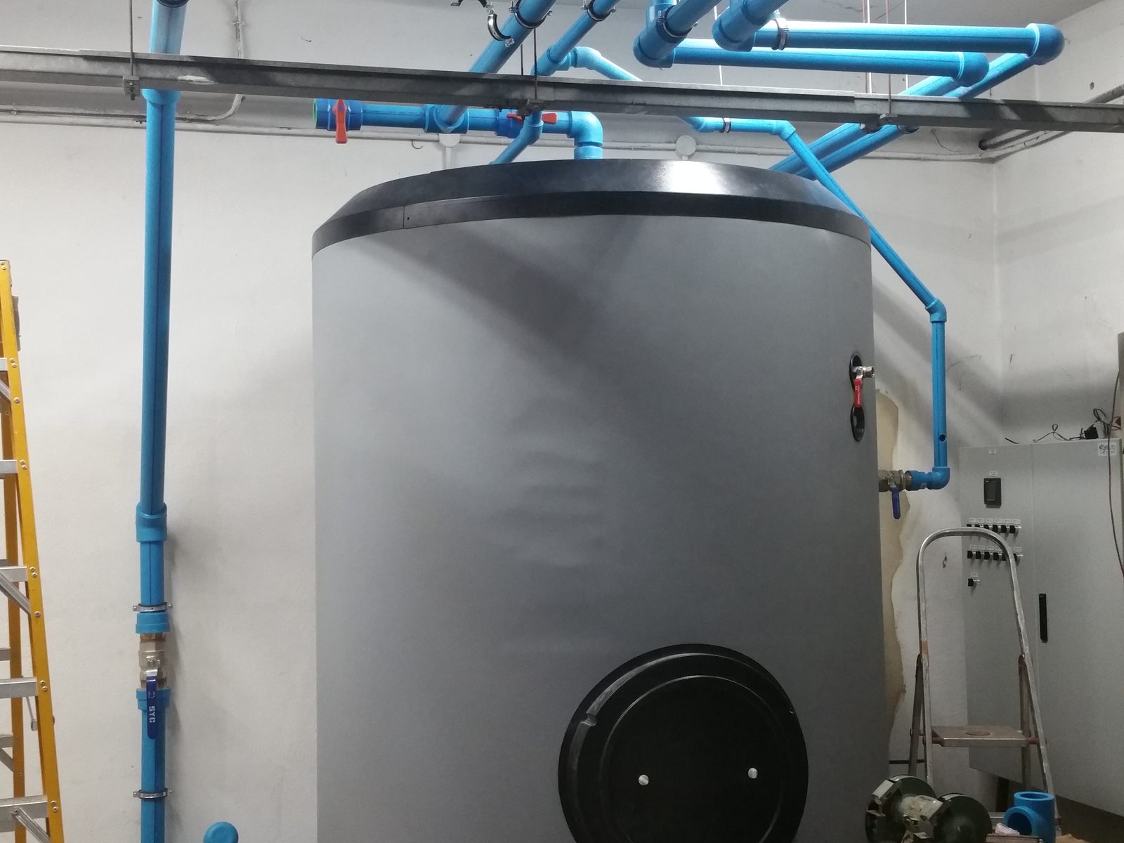 Sala de calderas industriales — instalación completa