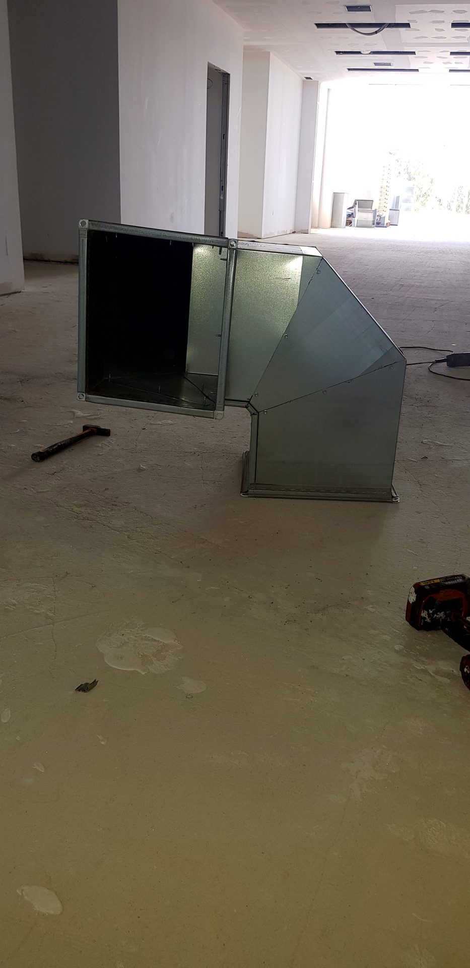 Conducto metálico fabricado a medida